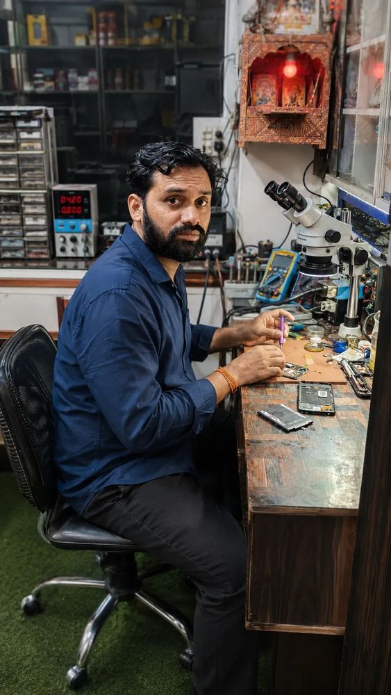 Professional mobile repair workshop